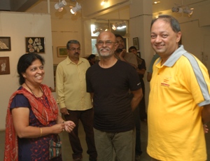 Dr. Prachee Sathe, Prabhakar Kolte, Milind Sathe at Indiaart